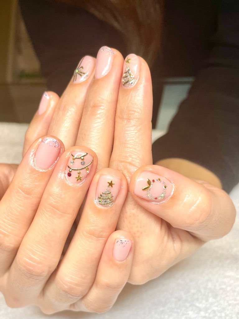 クリスマスネイルは年越しもOK⁉️